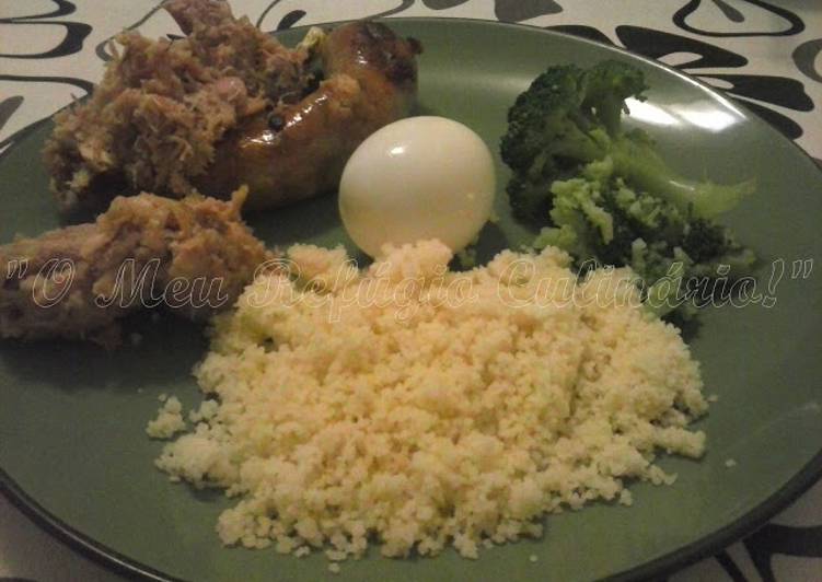 Alheira com Couscous, Ovo Cozido e Brócolos