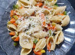 Una foto de Fideos con verduras