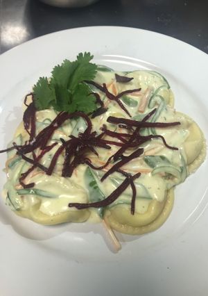 Una foto de Sorrentinos de muzzarella y queso con salsa de finas hortalizas