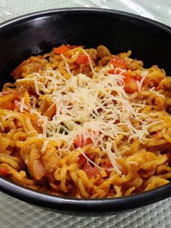 वेज मैगी नूडल्स (veg maggi noodles recipe in Hindi) रेसिपी मुख्य फोटो
