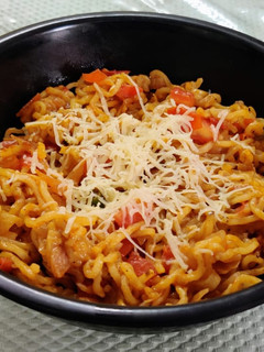 वेज मैगी नूडल्स (veg maggi noodles recipe in Hindi) रेसिपी मुख्य फोटो