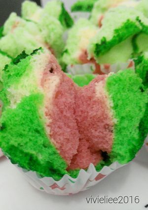 Foto resep Bolu Kukus Semangka.... Pecahhhh!!