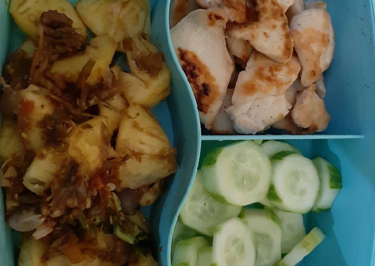 Bagaimana Menyiapkan Ayam Bakar Sambal Ijo Nanas (Menu Bekal Diet ku) yang Bisa Manjain Lidah