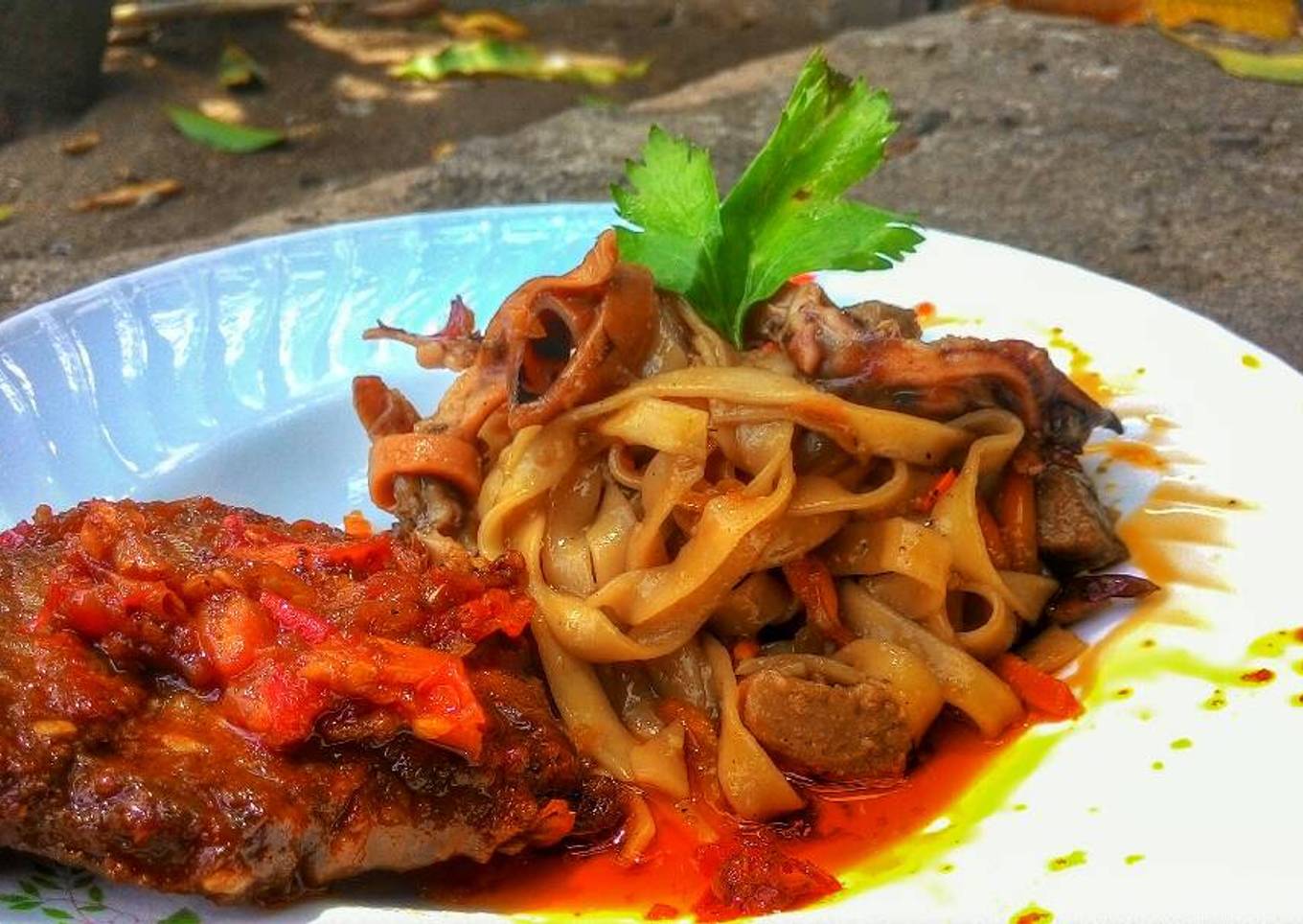Fettucine teriyaki sauce with steak balado