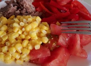 Una foto de Base de Quinoa con verduras y proteína