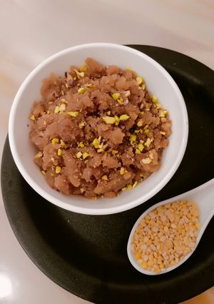 मुग डाळ हलवा (moong dal halwa recipe in marathi) रेसिपी चे मुख्य फोटो 
