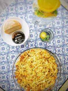 Foto de Espirais de frango, queijo de ovelha curado e legumes