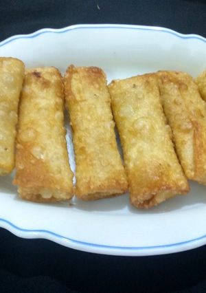 A picture of Tandoori chicken rolls.