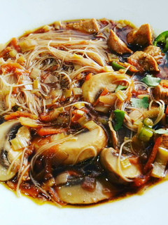 Una foto de Sopa de fideos de arroz estilo oriental