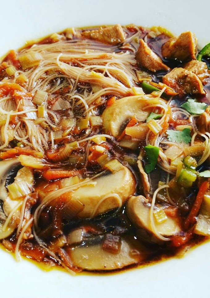 Una foto de Sopa de fideos de arroz estilo oriental