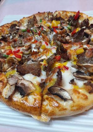 عکسی از دستور پیتزا قارچ و گوشت