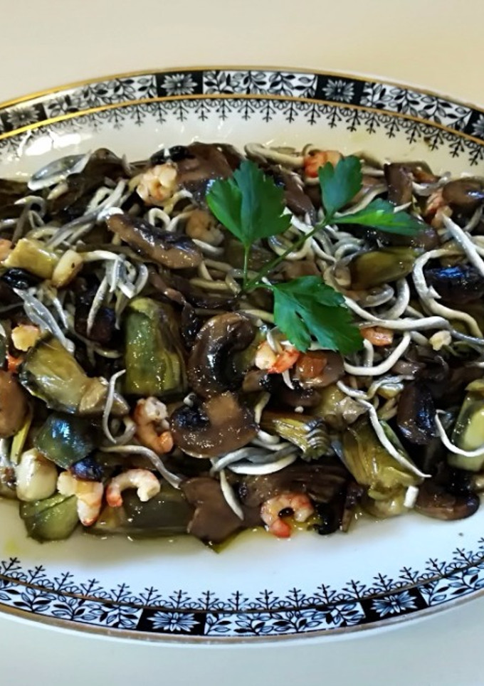 Una foto de Hortalizas con gulas y gambitas