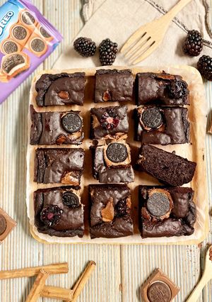 Una foto de Brownie de moras con Milka Oreo