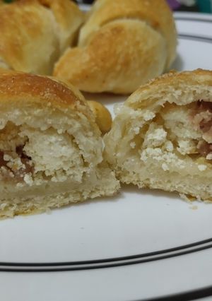 Una foto de Panes🥖🥯😝 rellenos de jamón🥓, queso🧀 y dulce de piña🥐🍍