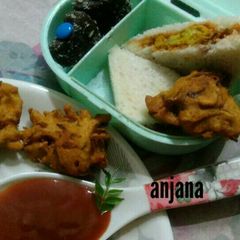 A picture of Special onion pakoda.