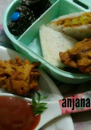A picture of Special onion pakoda.