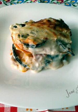 Una foto de Pastel de patatas y berenjenas