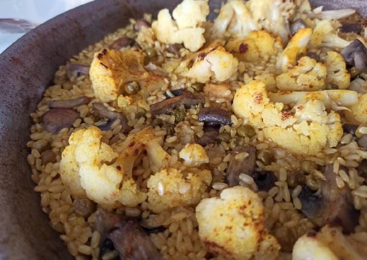 Paella integral de coliflor y bacalao en salazón