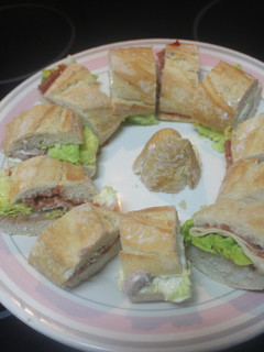 Una foto de Bocaditos de paté y jamón