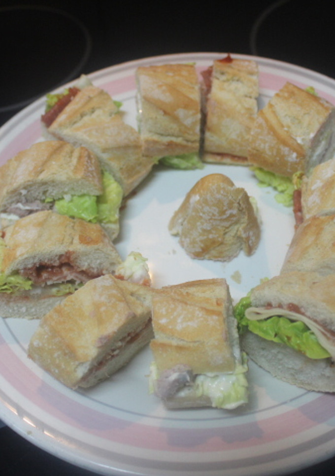 Una foto de Bocaditos de paté y jamón