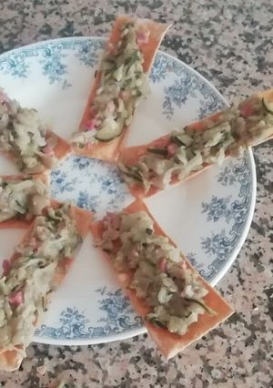 Una foto de Tostas de falso zarangollo