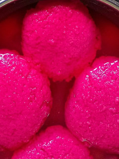 ஸ்ட்ராபெர்ரி ரசகுல்லா (StrawBerry Rasagulla Recipe in Tamil) செய்முறை முக்கிய புகைப்படம்