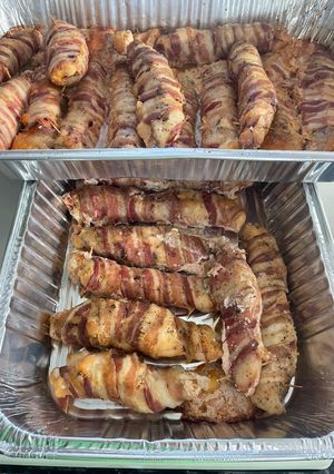 Una foto de Pechugas rellenas de Prosciutto, mozzarella, Queso gouda, cream cheese y plátanos maduros