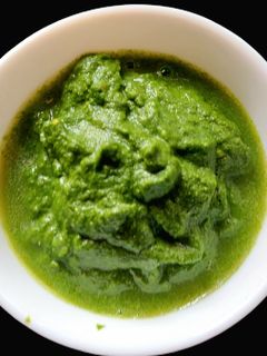 કોથમીર ફુદીનાની ચટણી (Coriander Pudina Chutney Recipe In Gujarati) રેસીપી મુખ્ય ફોટો
