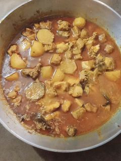 মুরগির মাাংসের ঝোল(moorgir mangsher jhol recipe in Bengali) রেসিপির প্রধান ছবি