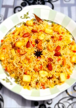 A picture of Navaratan Pulao.