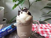 Gambar milkshake oreo pake whipped cream