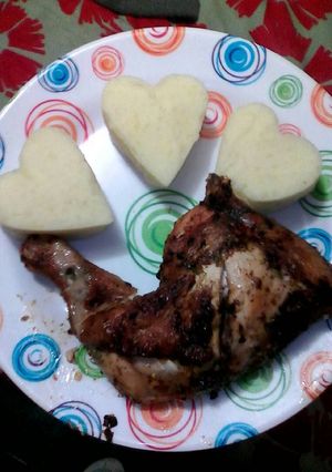 Una foto de Pollo al ajillo con puré