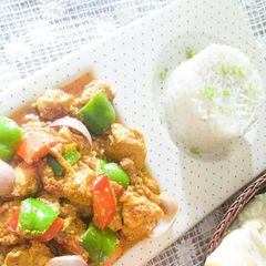 A picture of Chicken Jalfrezi and Fried Rice.