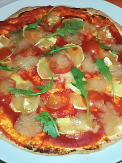Una foto de Pizza de base de tortilla de harina