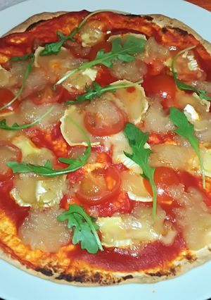 Una foto de Pizza de base de tortilla de harina