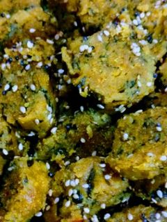 પાલક મુઠીયા (Palak Muthia Recipe In Gujarati) રેસીપી મુખ્ય ફોટો