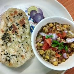 Chole kulcha (matar) Delhi style A picture of Chole kulcha (matar) Delhi style.