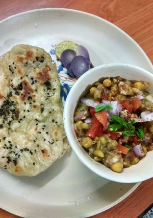A picture of Chole kulcha (matar) Delhi style.