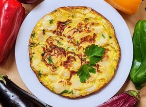 Una foto de Tortilla de nabo (la raíz engrosada, no el otro 🤭) poquitas calorías, mucha fibra y micronutrientes
