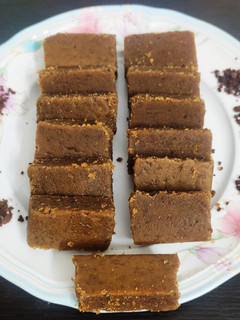 காபி மைசூர்பாக் (Coffee mysorepak recipe in tamil) செய்முறை முக்கிய புகைப்படம்