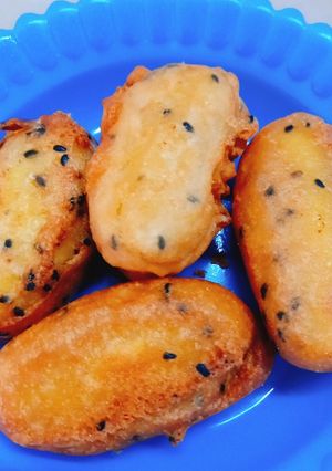Hình của món Khoai lang kén mè đen.