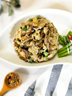 牛肉菌菇炒飯 的食譜成品照片