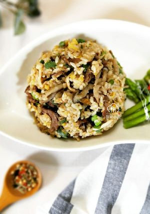 牛肉菌菇炒飯 的食譜成品照片