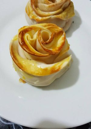 Una foto de Rosas de empanadas de jamón y queso