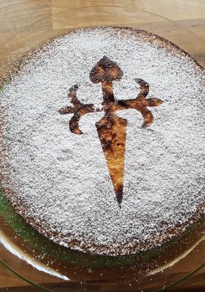 A picture of Tarta de Santiago.