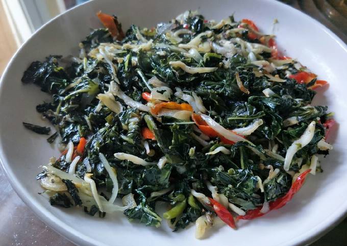 Resep Tumis daun pepaya singkong plus teri yang Menggugah Selera