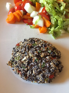 Una foto de Hamburguesa de porotos negros 👻