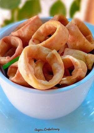 A picture of Spicy ring crackers.