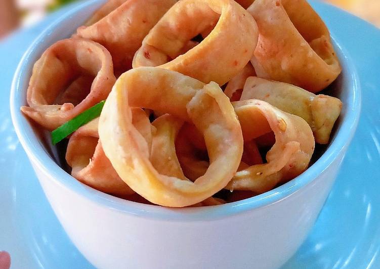 Spicy ring crackers