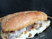 Una foto de cheese steak